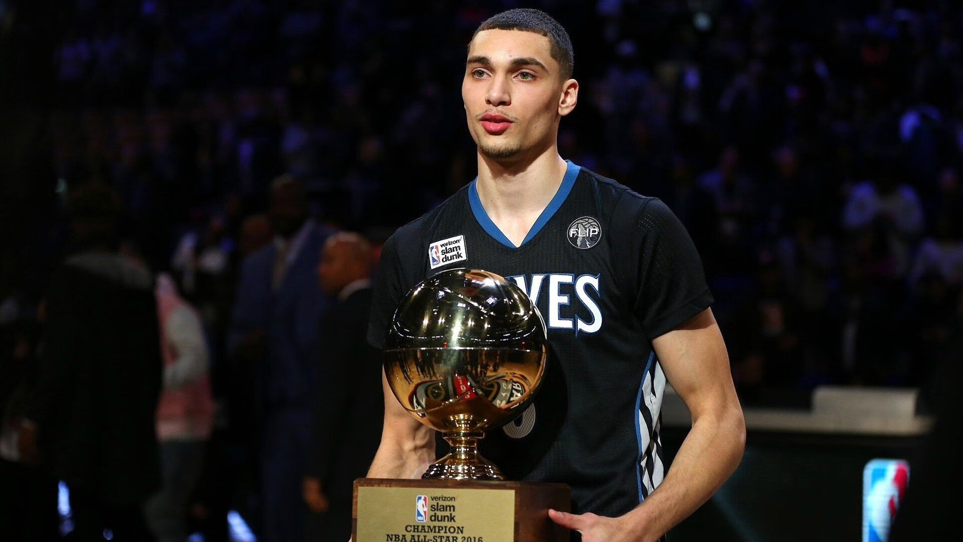 “天降“灾难”;车祸瞬间的惊魂救援”,传奇故事 车祸从天而降